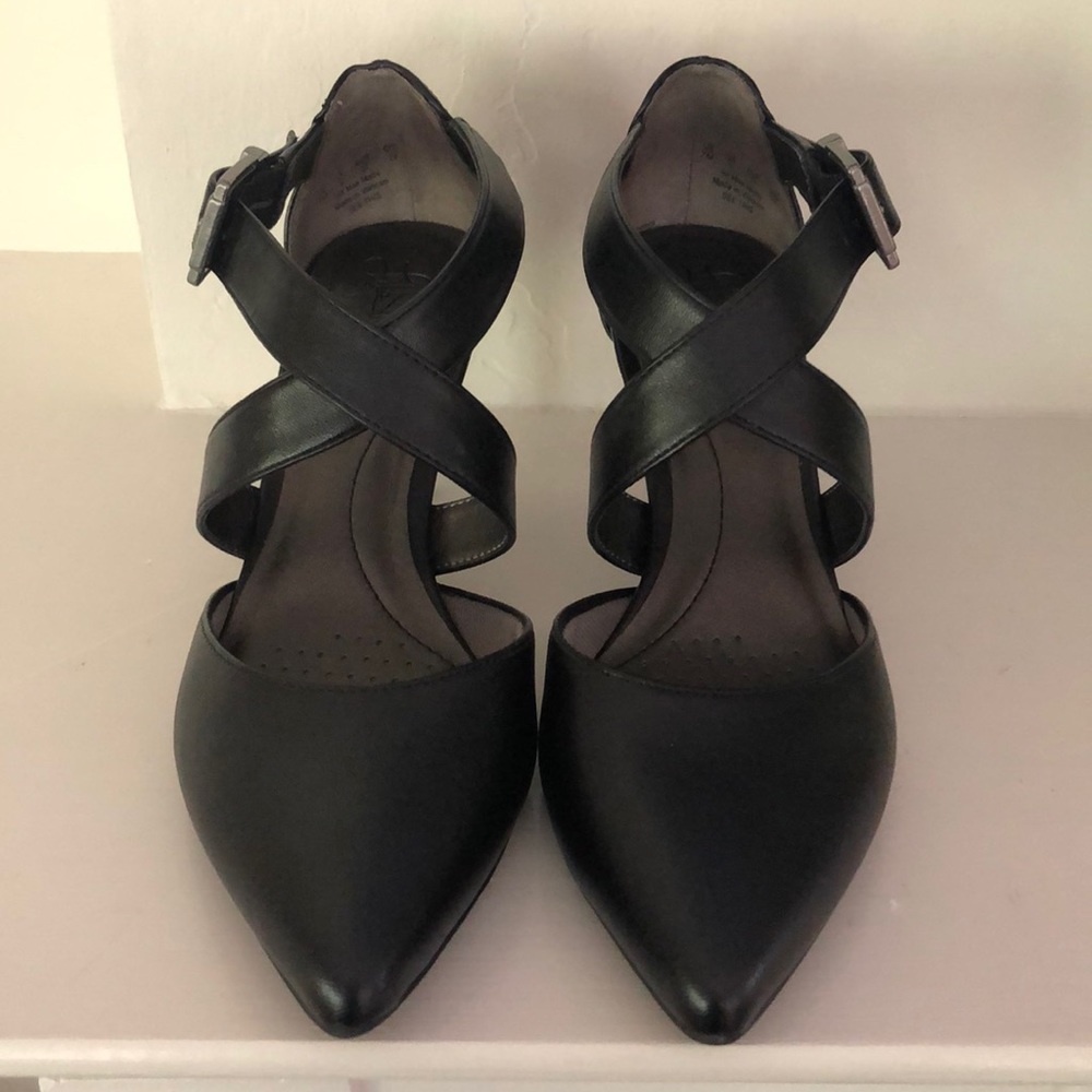 Size 7 black pumps